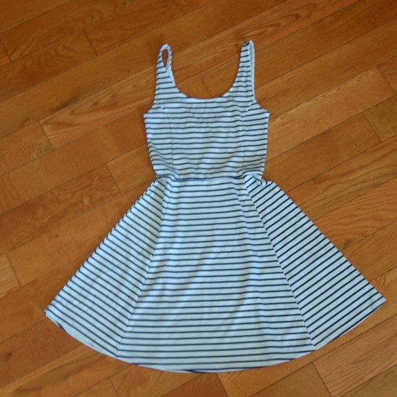 H&M DIVIDED Marilyn Monroe White & Navy Striped Dress Size 2*Like New-Worn Once* - Picture 1 of 16